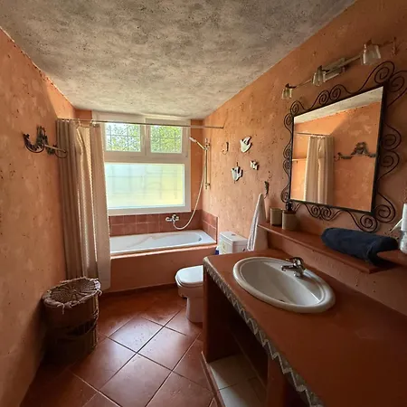 Sunlight And Luna Kanakádes